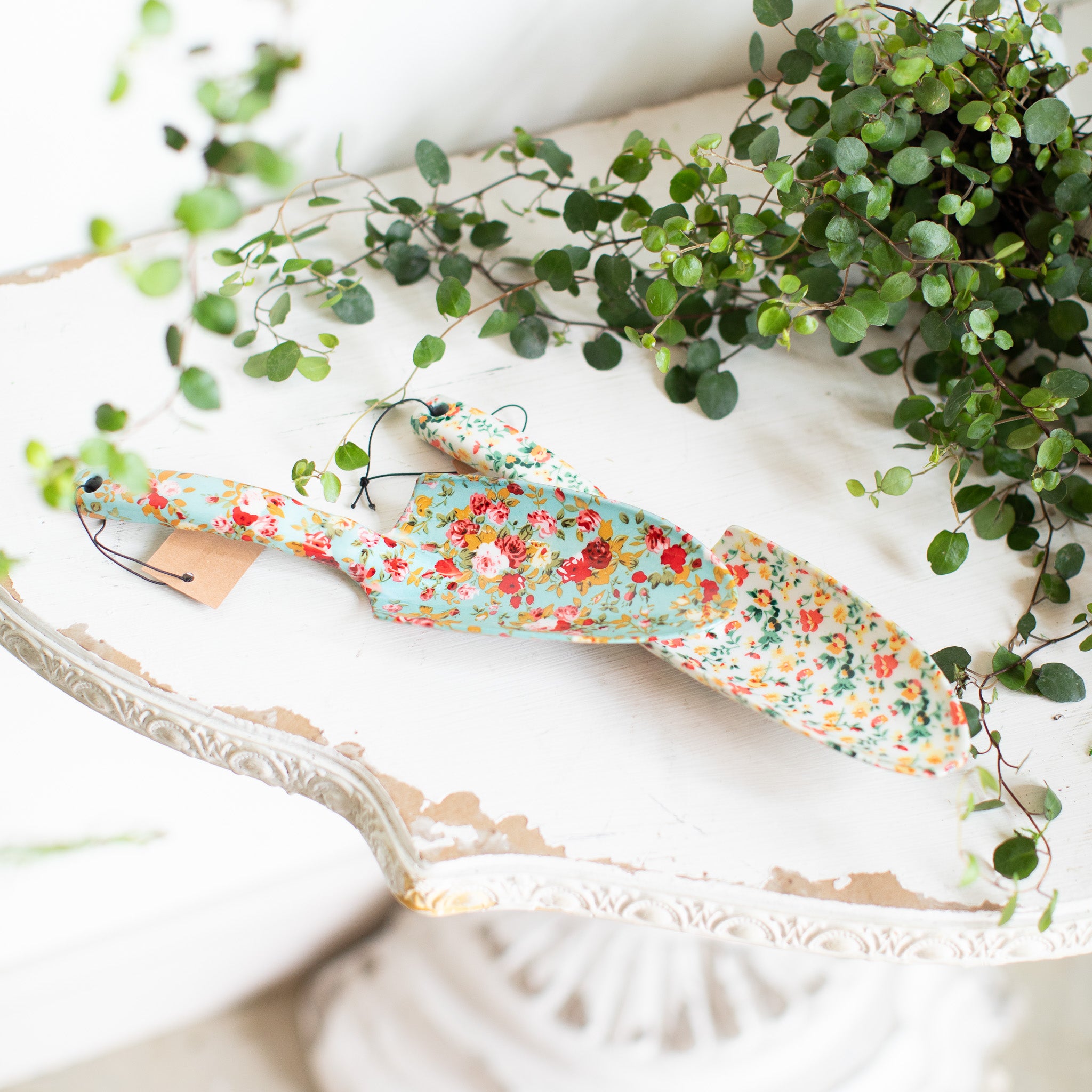 Floral Garden Spades (2 Styles)