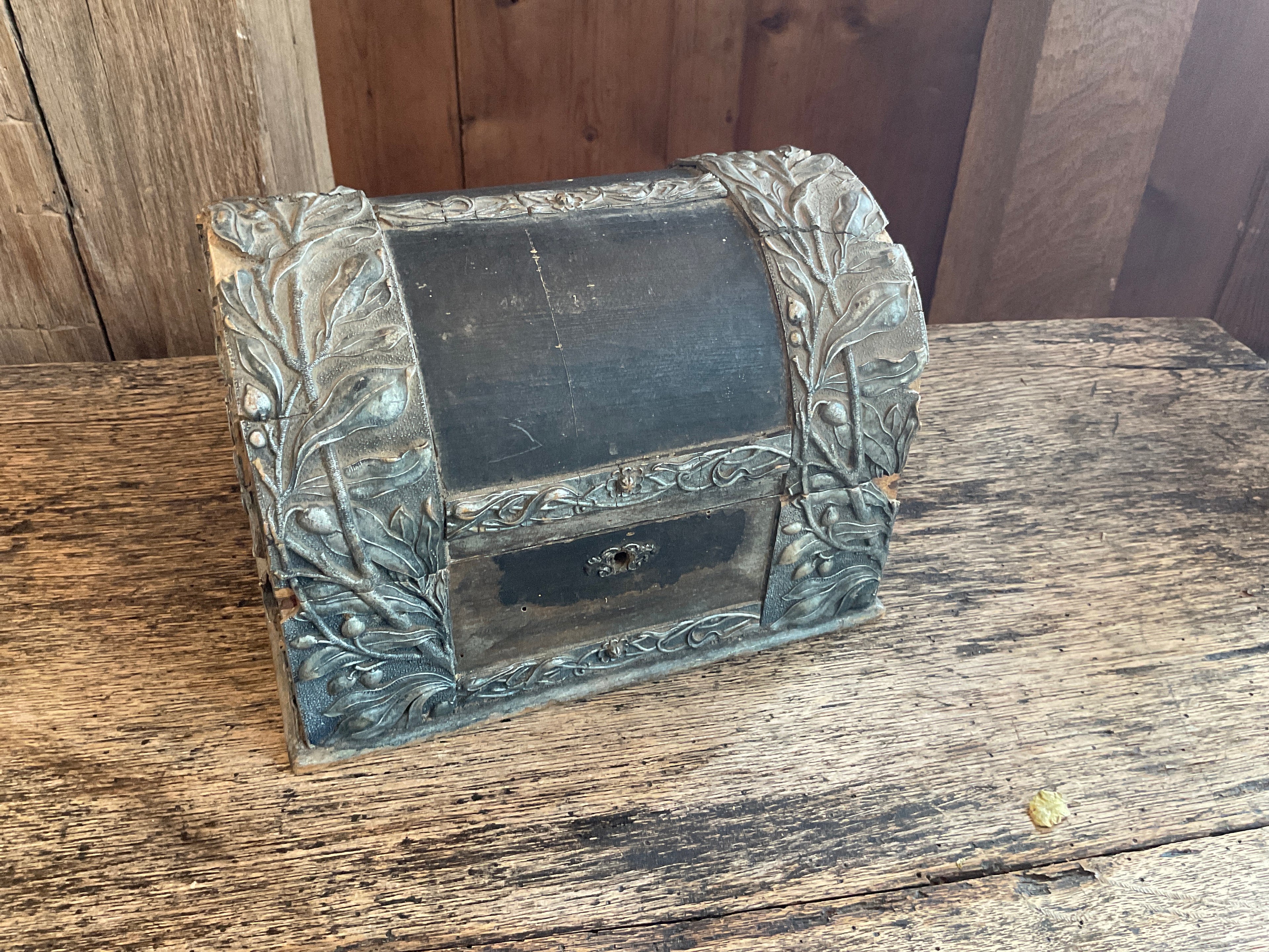 Black "Denise Hémond" Box