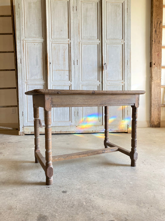 French Small Spindled Legged Table